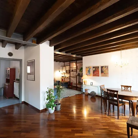 アパート Casa Liv コモ